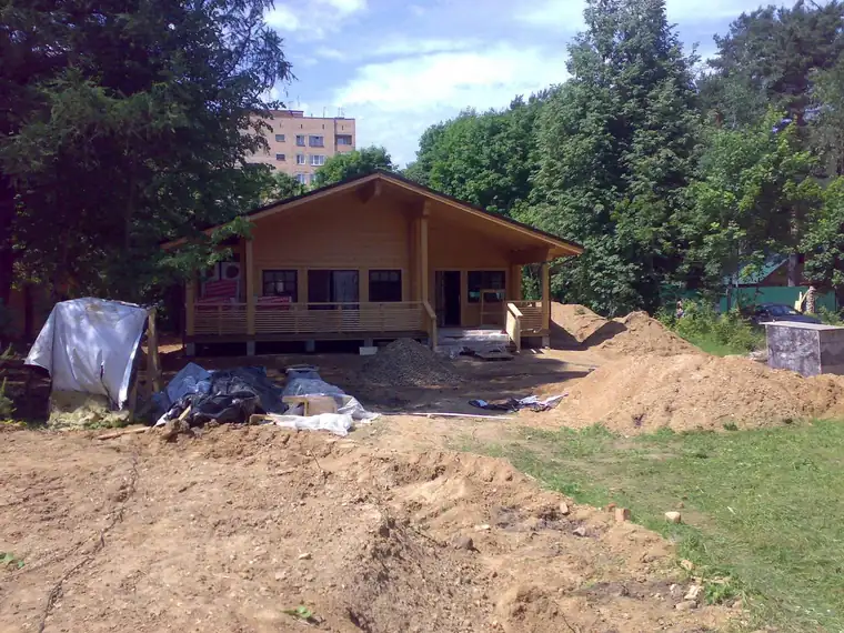 Palkhoone maastikus, ees liivane plats